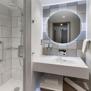 Kamer met Rolstoeltoegankelijkheid met een Queen Size Bed